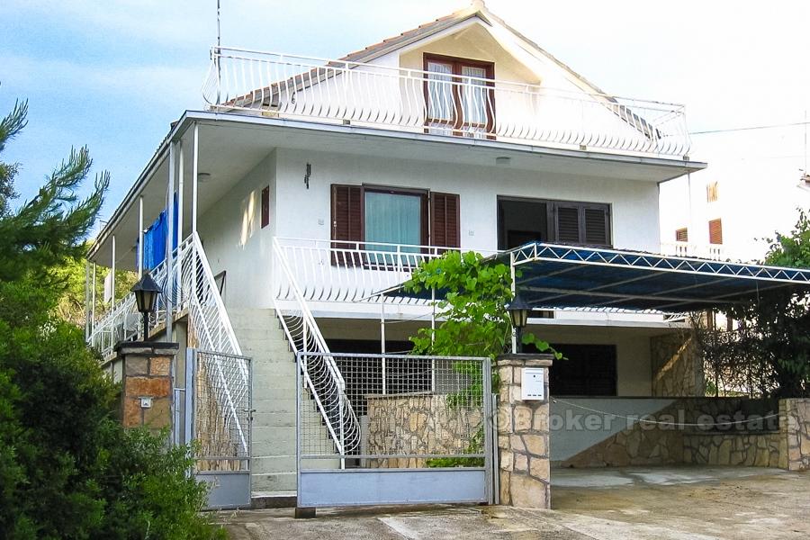Casa indipendente con vista sul mare, in vendita
