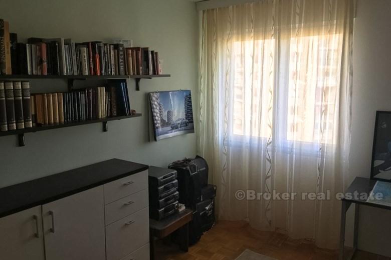 Komfortowy apartament z trzema sypialniami, na sprzedaż