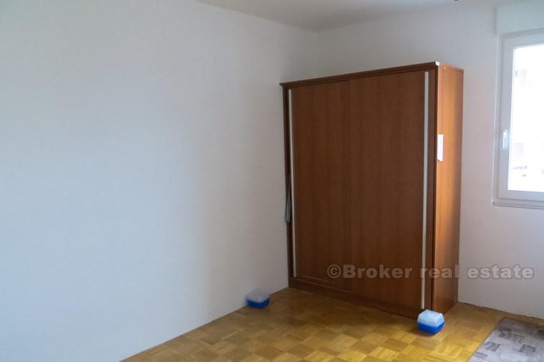 Komfortowy apartament z trzema sypialniami, na sprzedaż