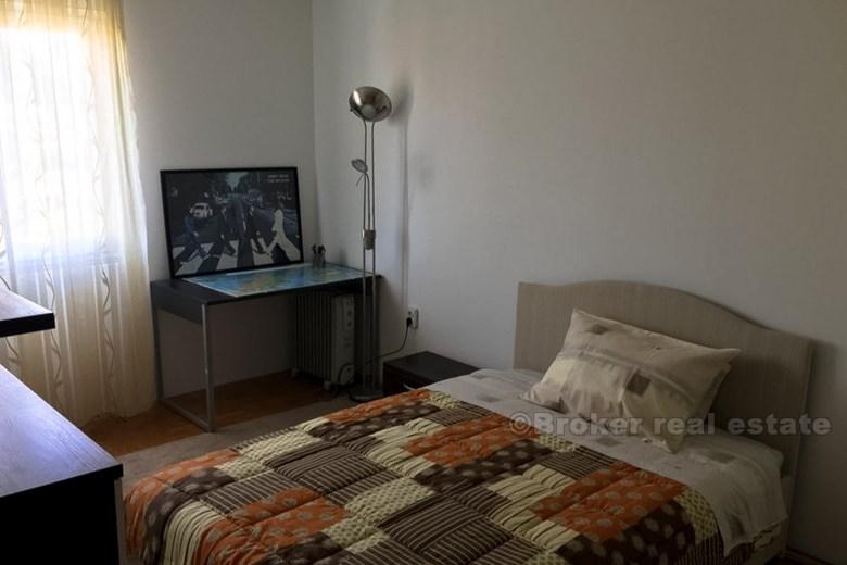 Komfortowy apartament z trzema sypialniami, na sprzedaż