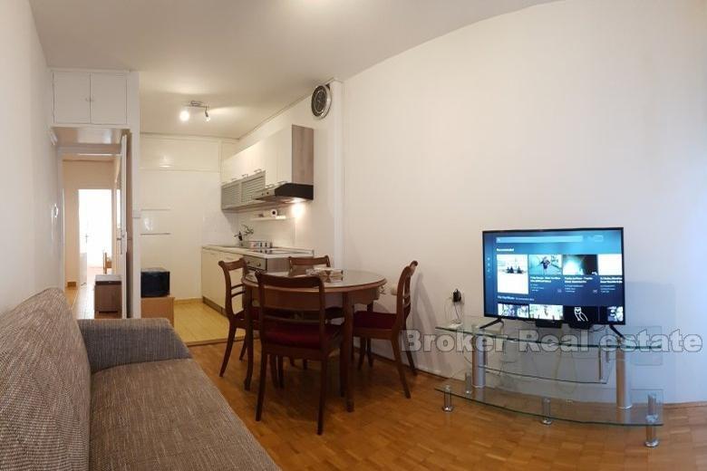 Komforan dvosoban stan u prizemlju