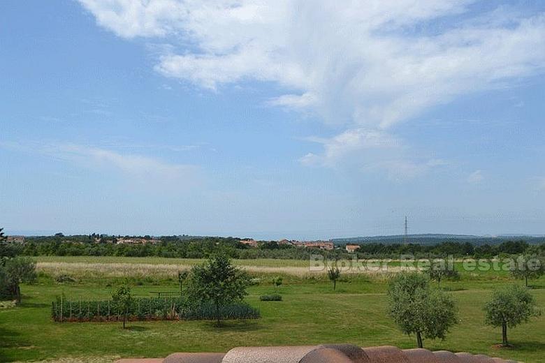 Hus med 4 leiligheter, 2. rad til sjøen