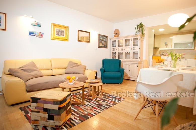 Dreizimmerwohnung, Bezirk Bacvice, zum Verkauf