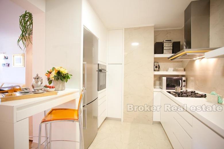 Bacvice, Three bedroom apartment, for sale