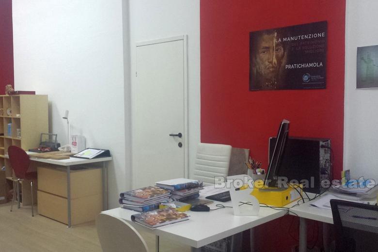 Commercial space on the ground floor, for sale