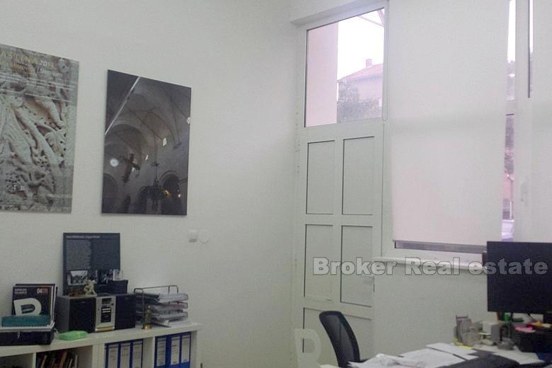 Commercial space on the ground floor, for sale