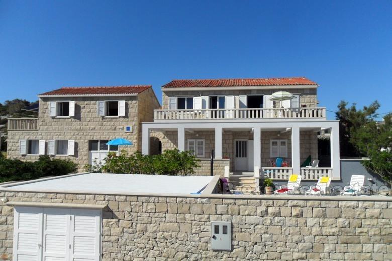 Schöne Villa mit offenem Meerblick