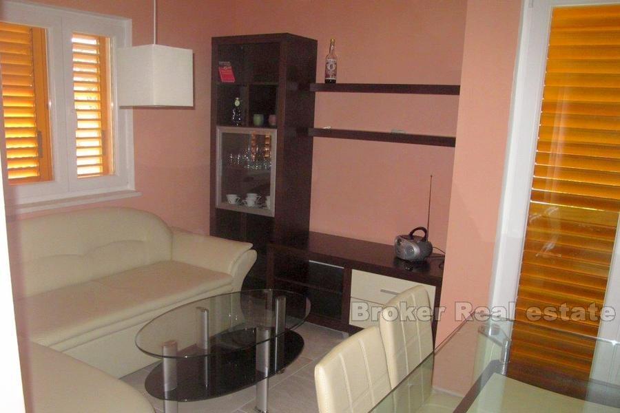 Appartamento con due camere da letto con vista sul mare, in vendita