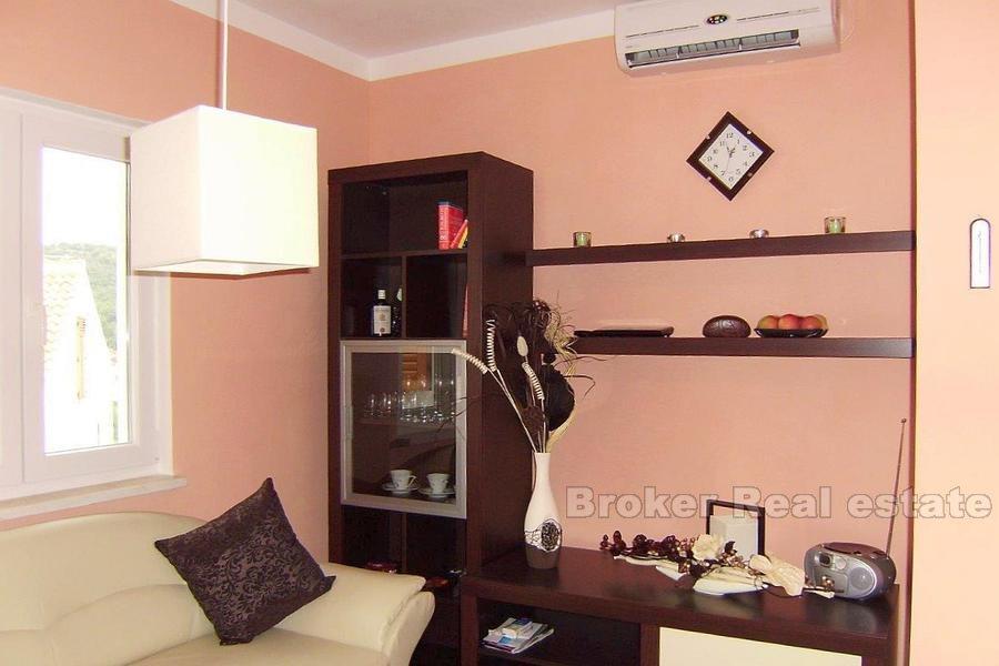 Appartamento con due camere da letto con vista sul mare, in vendita