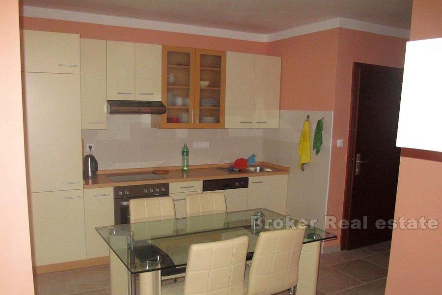 Appartamento con due camere da letto con vista sul mare, in vendita