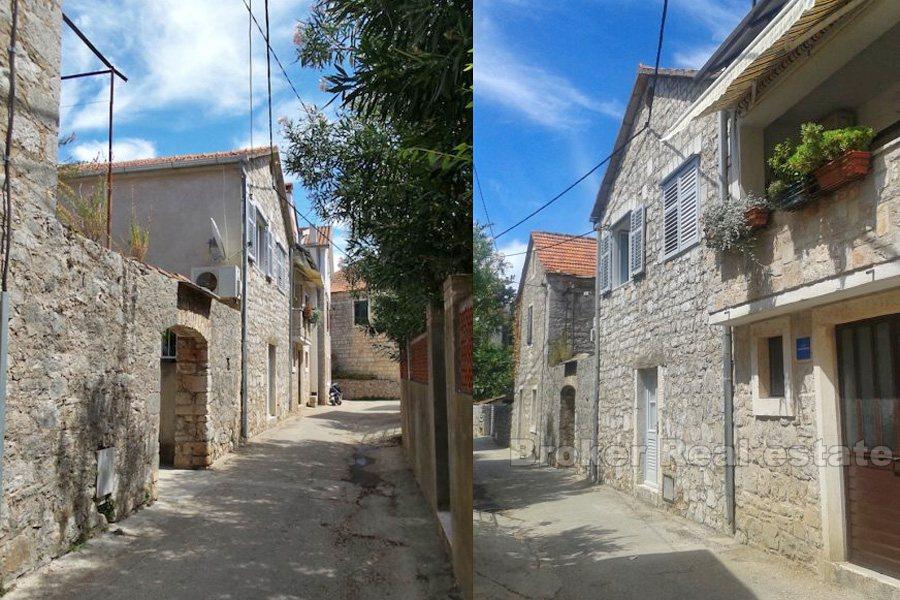 Maison dans le village, à vendre