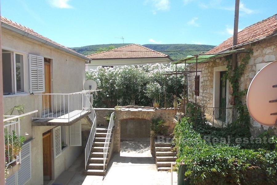 Maison dans le village, à vendre