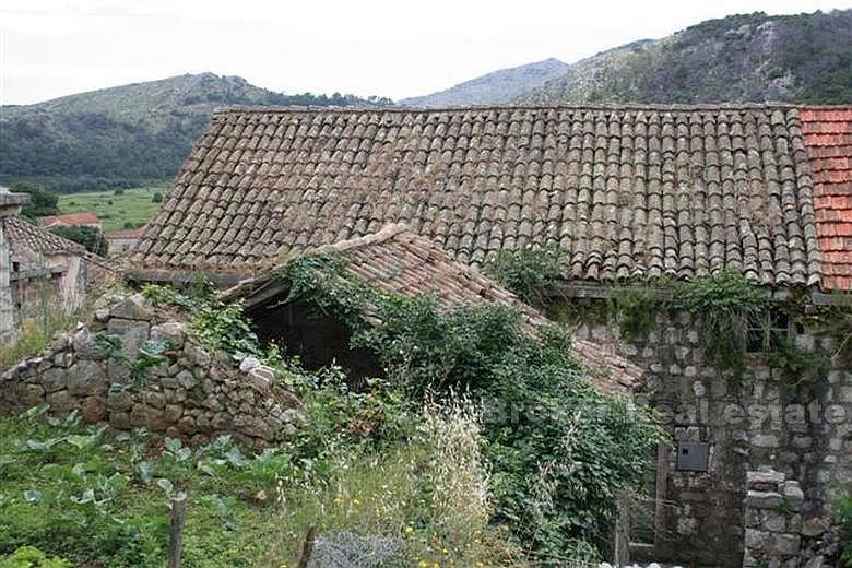 Ruiniertes Steinhaus, zum Verkauf