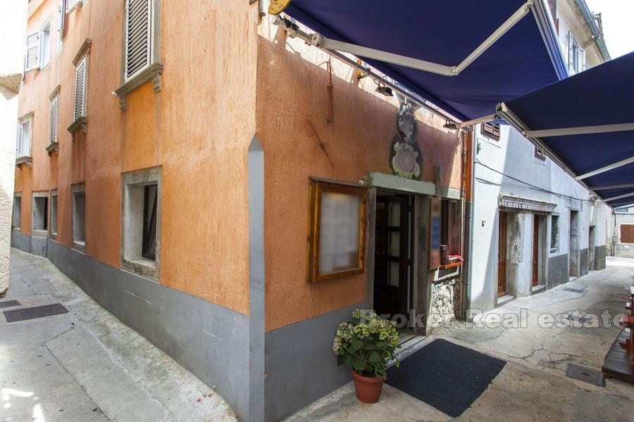 Kuća u centru s restoranom, na prodaju