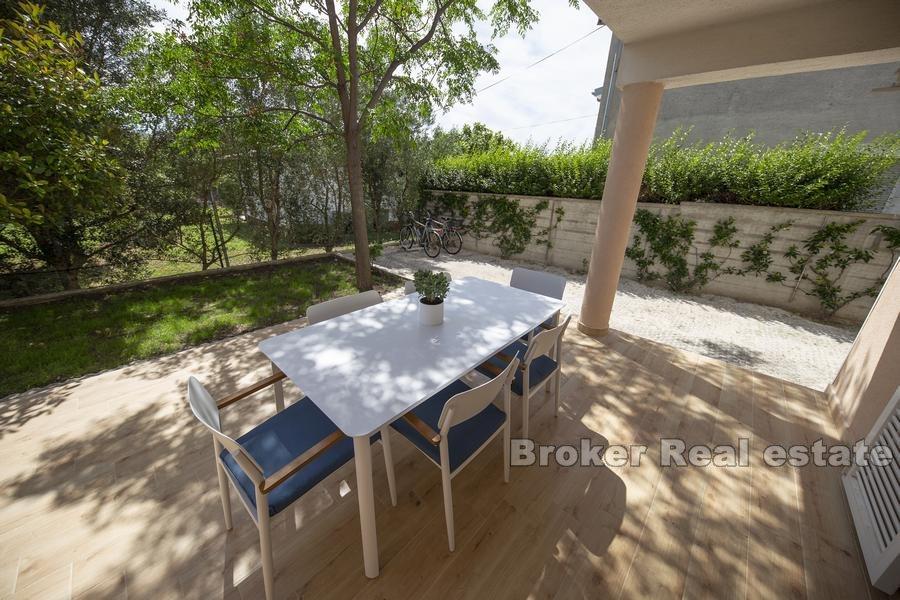 Двухкомнатная квартира с ремонтом недалеко от моря