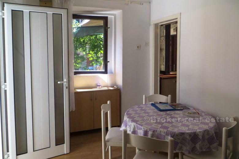 Zaledwie kilka metrów od Pałac Dioklecjana.