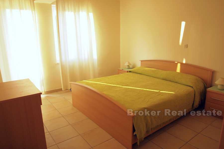 Appartement de deux chambres, à vendre