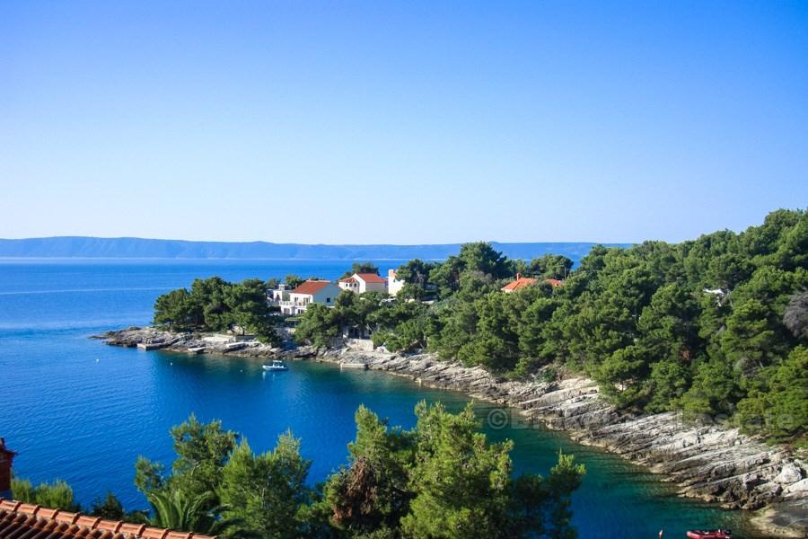 La casa è situata sulla seconda fila dal mare, con una bella vista panoramica sul mare.