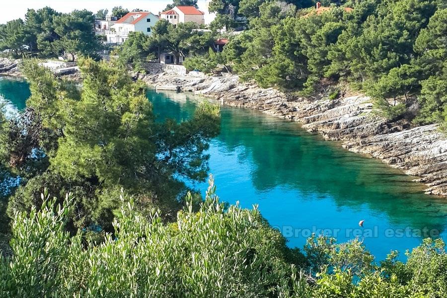 La casa è situata sulla seconda fila dal mare, con una bella vista panoramica sul mare.