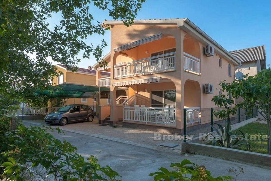 Apartmanska kuća, na prodaju