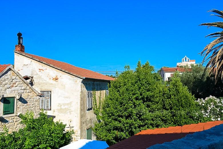 Romantiskt dalmatiskt hus för renovering