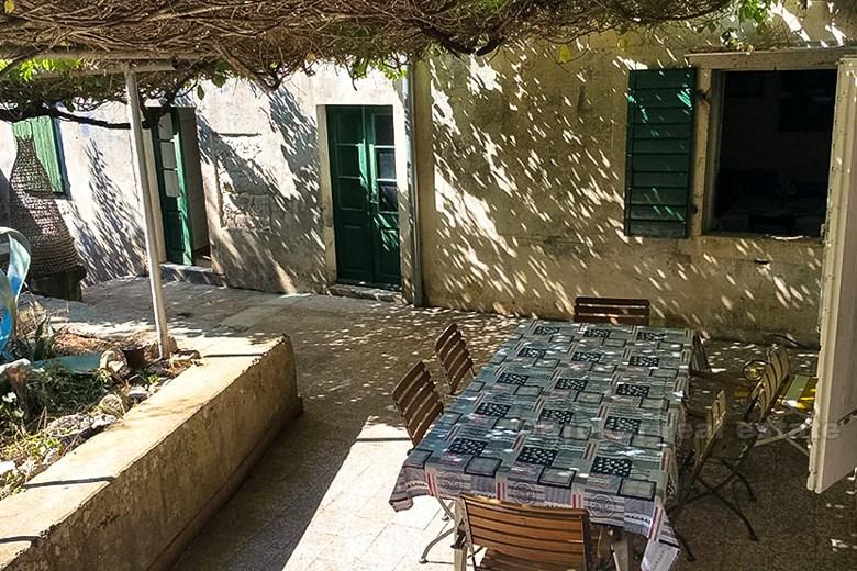 Romantiskt dalmatiskt hus för renovering