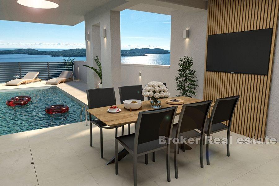 Villa med basseng og havutsikt