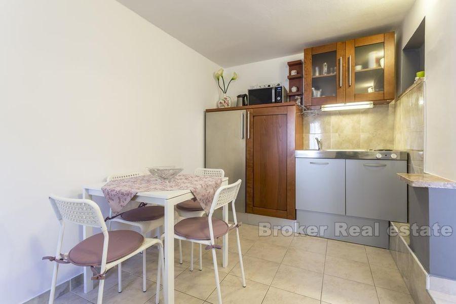 Marjan, W pełni umeblowany apartament z jedną sypialnią, do wynajęcia
