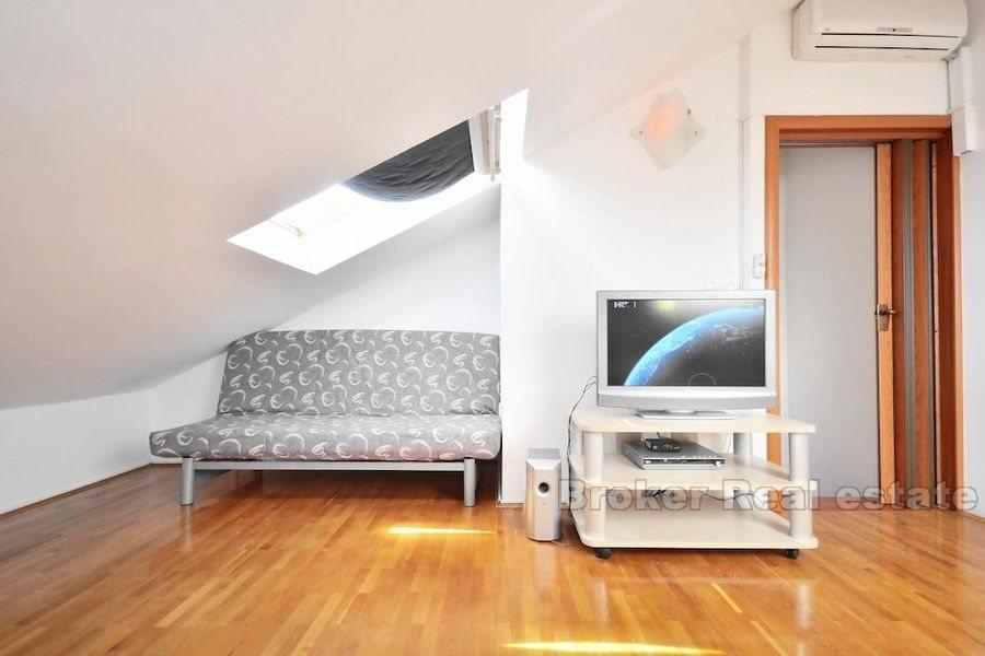 Znjan, appartamento duplex completamente arredato, in affitto