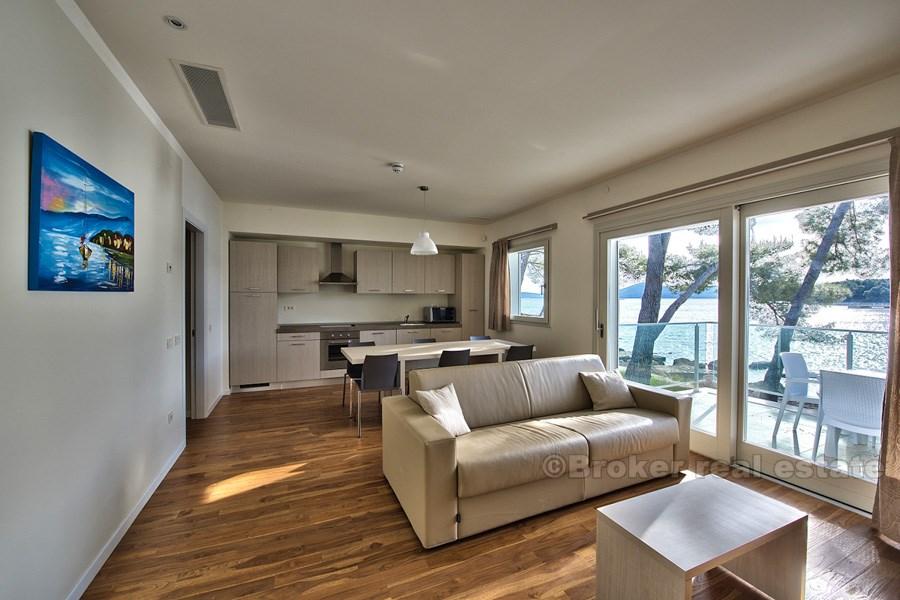 Modern villa, vid havet