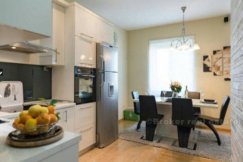 Nowoczesnie urządzony apartament z dwoma sypialniami, do wynajęcia