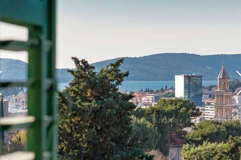 Appartamento bilocale arredato in stile moderno, in affitto