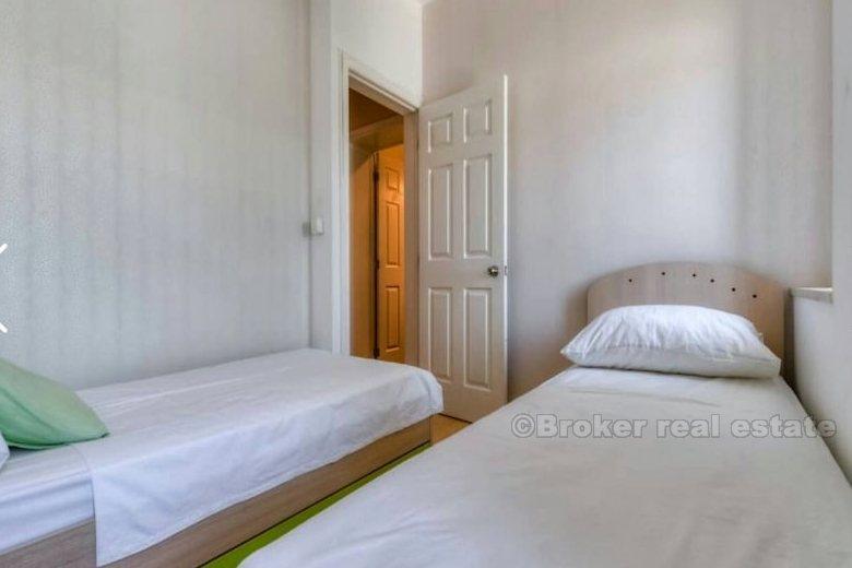 Nowoczesnie urządzony apartament z dwoma sypialniami, do wynajęcia