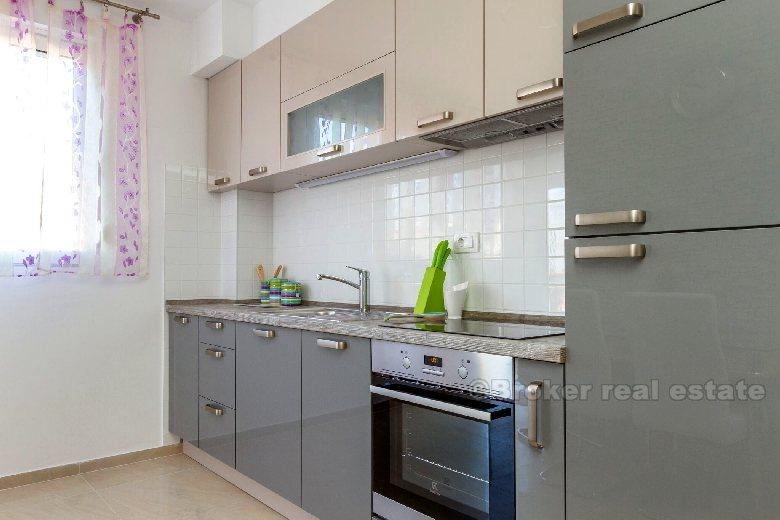 Nowoczesny apartament z jedną sypialnią na parterze, do wynajęcia
