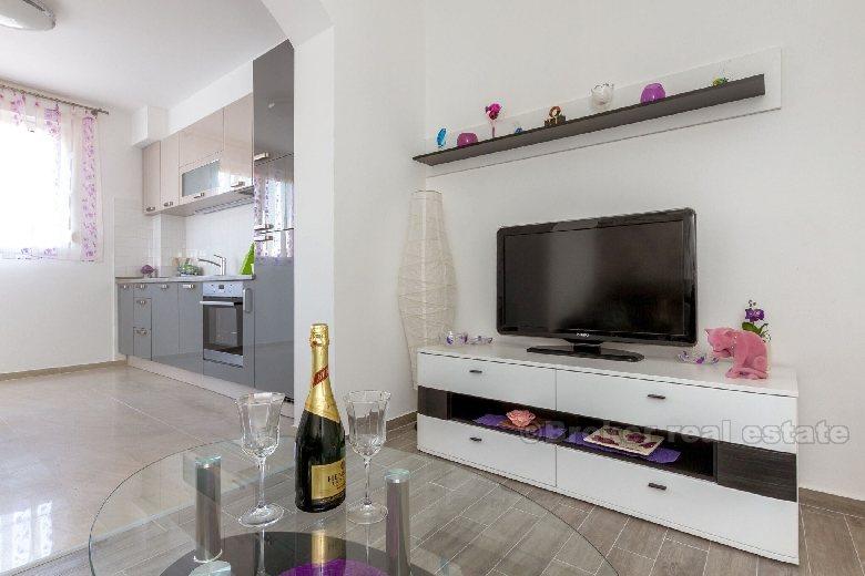 Nowoczesny apartament z jedną sypialnią na parterze, do wynajęcia