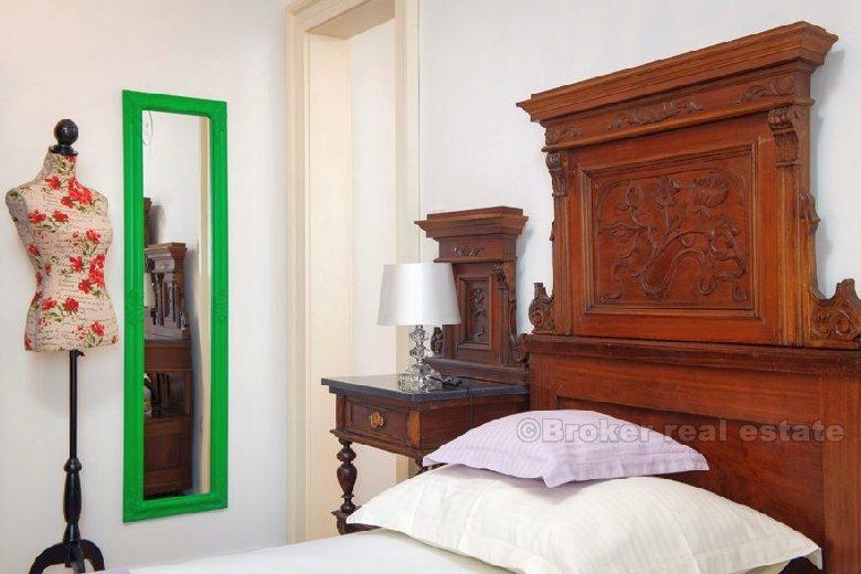 Wohnung im Zentrum, in einem schönen Steinhaus, zum Verkauf