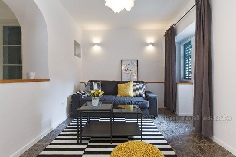 Nowo wyremontowany apartament z dwoma sypialniami, do wynajęcia