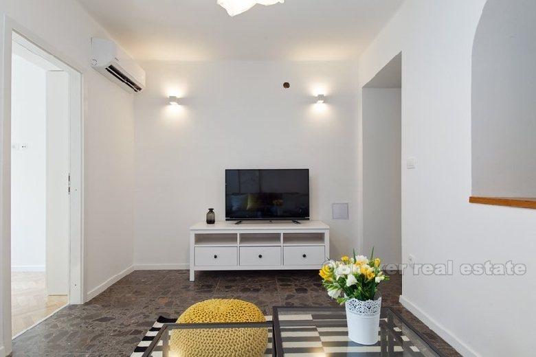 Nowo wyremontowany apartament z dwoma sypialniami, do wynajęcia