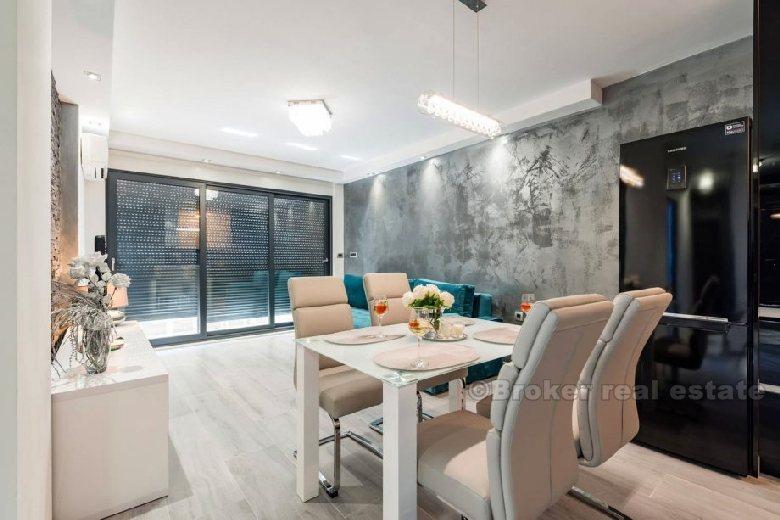 Apartament z dwoma sypialniami z widokiem na morze, Metrojak, na sprzedaż