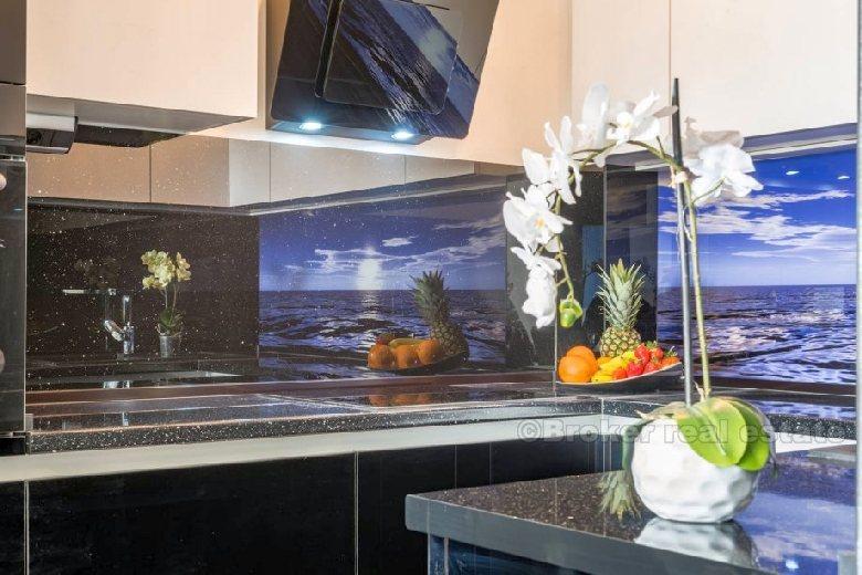 Apartament z dwoma sypialniami z widokiem na morze, Metrojak, na sprzedaż