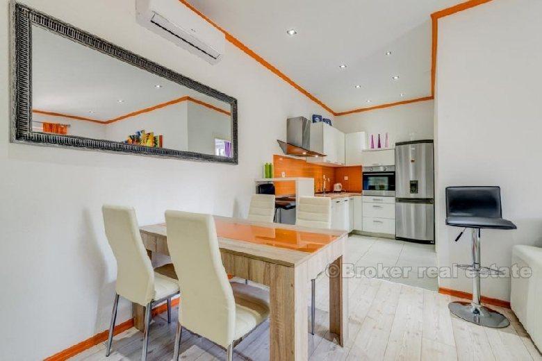 Apartament z 2 sypialniami w centrum miasta, do wynajęcia
