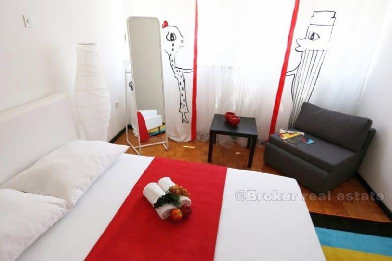 Appartement moderne à deux chambres, Firule, location à court terme