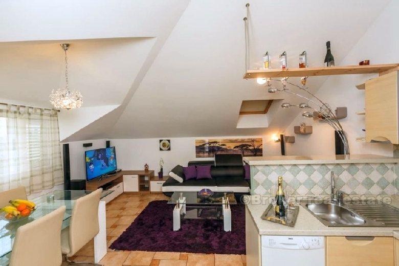 Современная двухкомнатная квартира, район Lucac, в аренду
