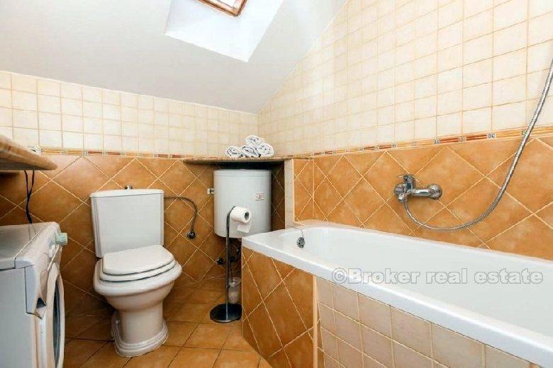 Moderno bilocale, quartiere Lucac, in affitto