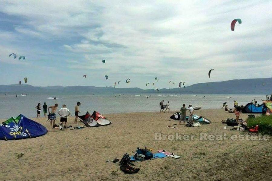 Stary dom z dużą gruntem, na sprzedaż