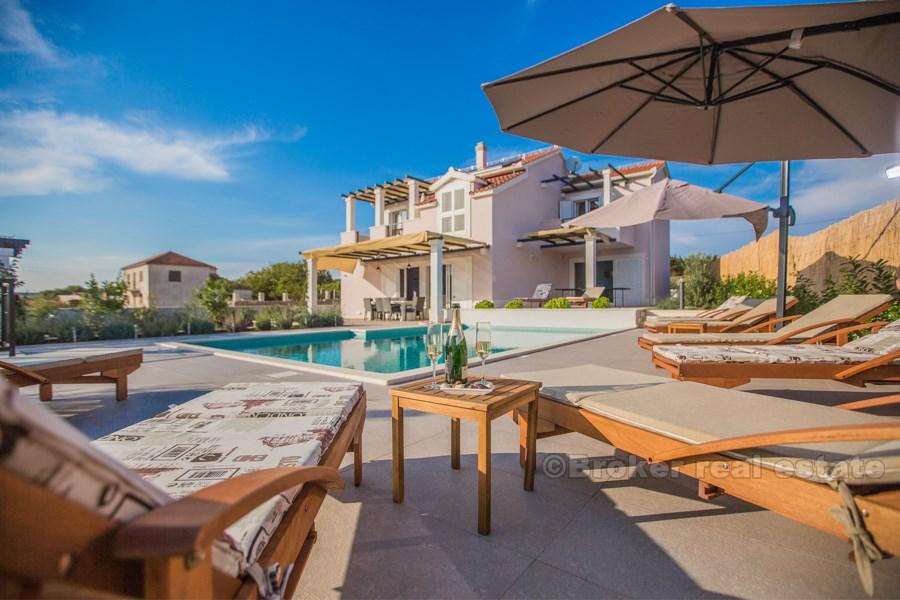 Newly built villa with swimming pool, for sale