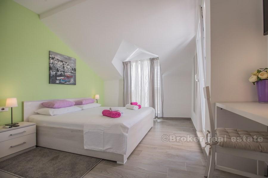 Nowa willa z basenem, na sprzedaż