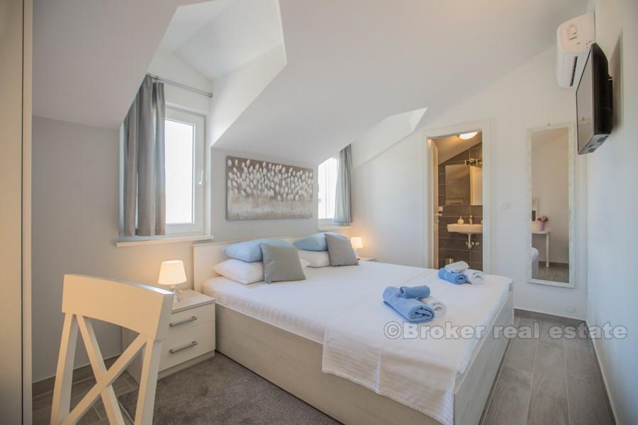 Nowa willa z basenem, na sprzedaż