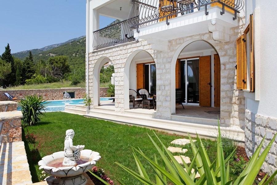 Luxusní vila s krásným výhledem na moře, na prodej