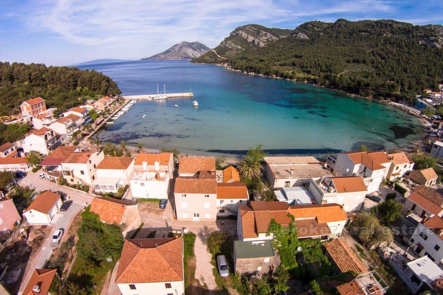 House right on the beach, for sale